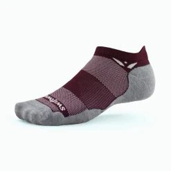 Swiftwick MAXUS ZERO Tab Running Sock (Sangria)
